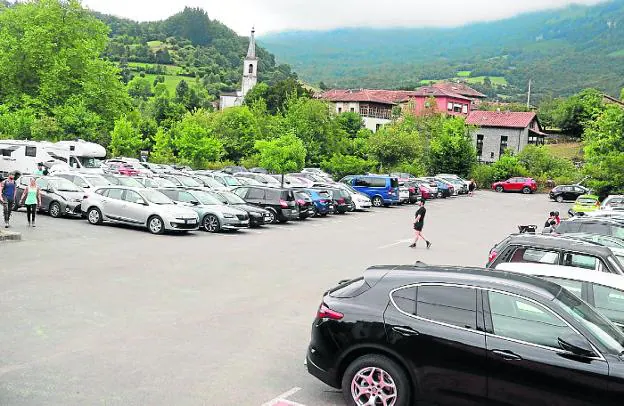 La afluencia a la Ruta El Alba obliga a regular los estacionamientos, que son insuficientes