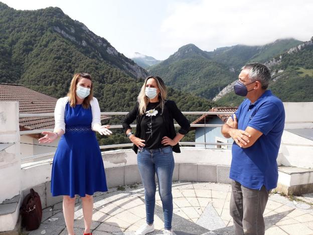 El Principado ayudará a reparar el hundimiento del camino de Priesca, en Ponga