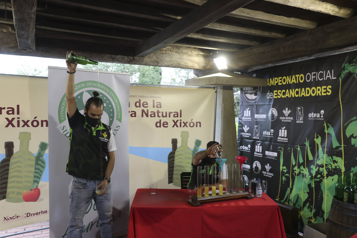 Concurso de escanciado en el Jardín Botánico