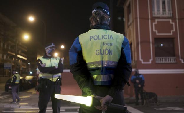 Detenido por amenazar a otro hombre con una navaja en Gijón