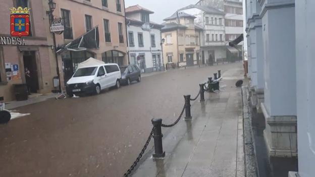 Una fuerte tromba de agua deja inundaciones en el suroccidente