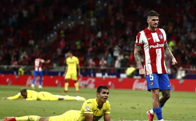 El Atlético perdona, lo paga, pero salva los muebles