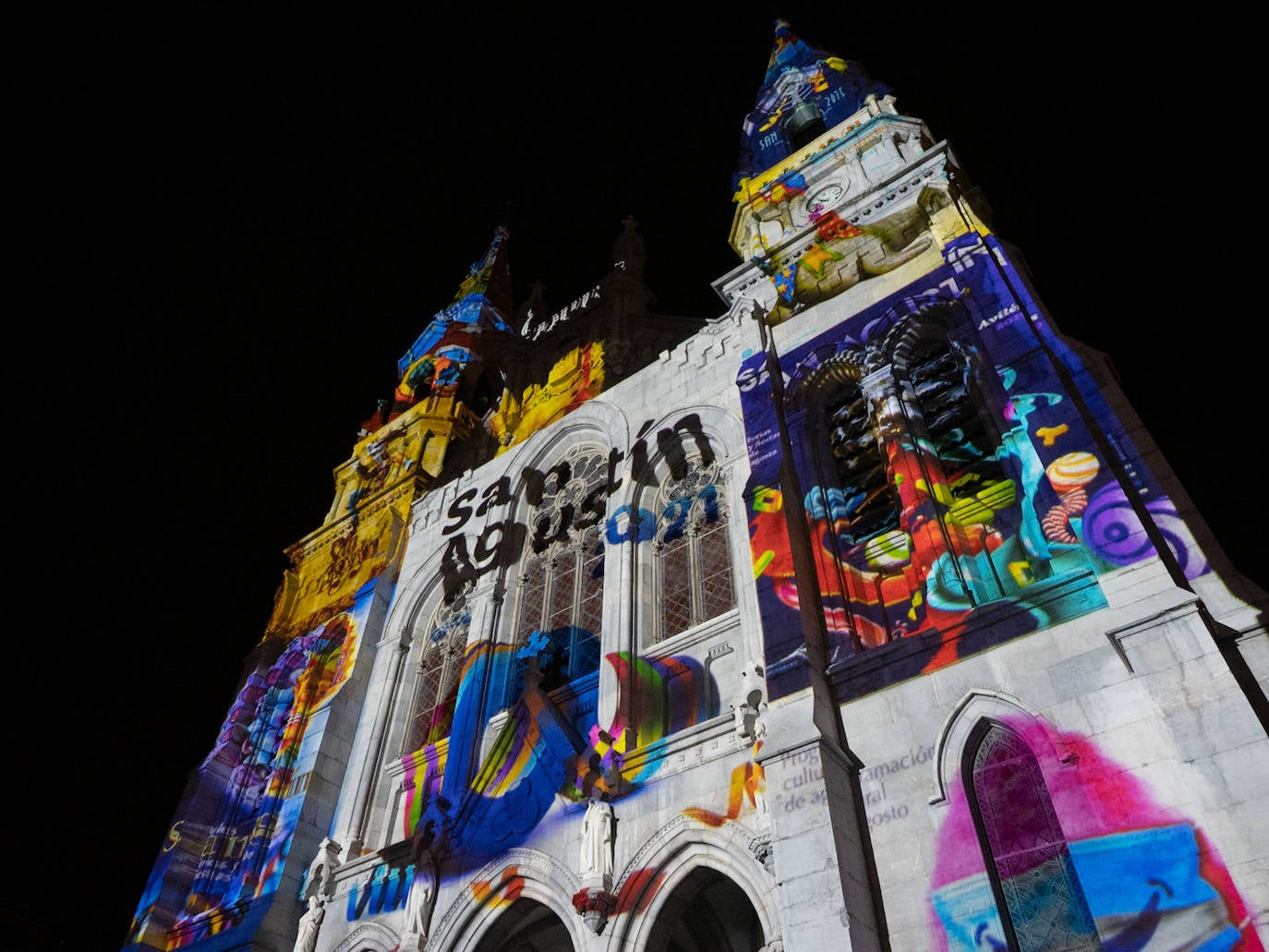 Avilés bulle en el cierre de San Agustín