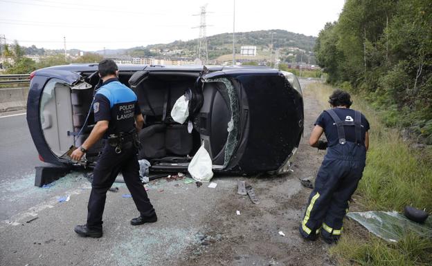 Herido grave un conductor en la curva de Lada