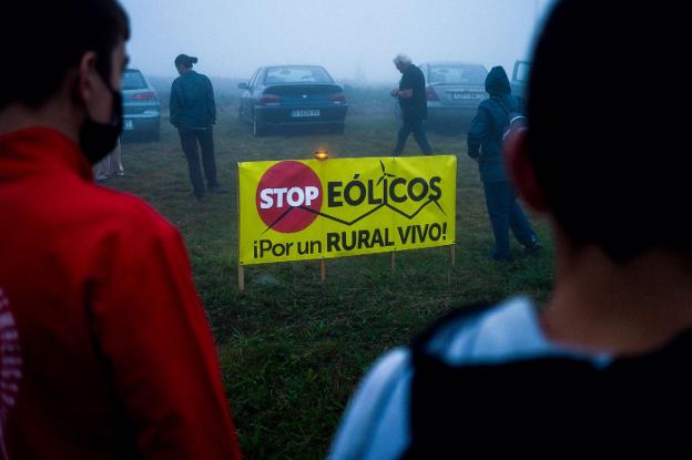 Una plataforma asegura que el 30% de los turistas descarta volver a Oscos-Eo por la proliferación de éolicos