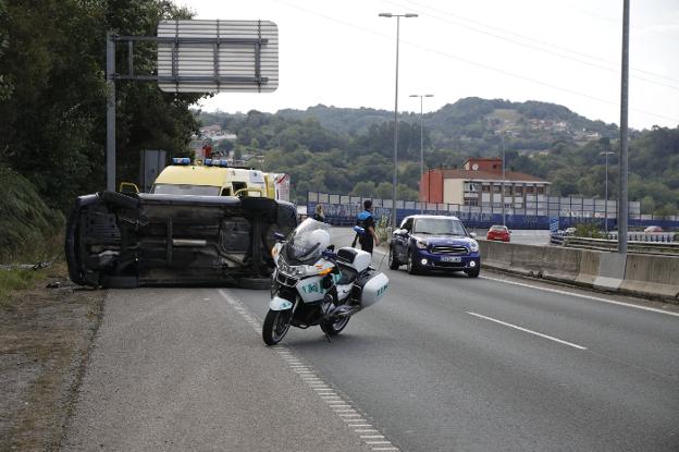 Herido grave un conductor de 42 años en el corredor del Nalón