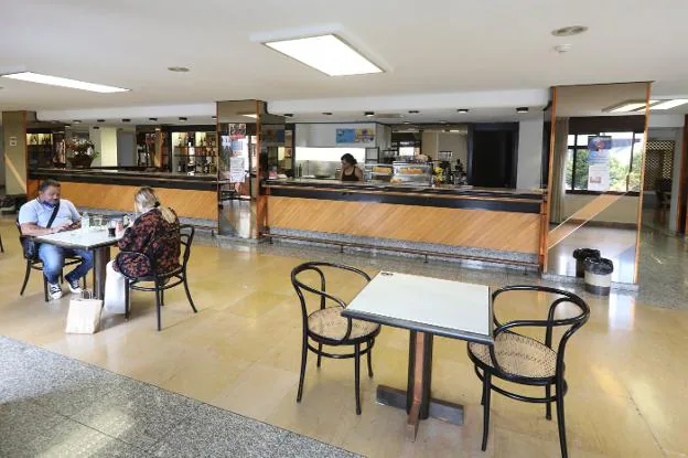El centro social de Las Meanas recupera la cafetería, cerrada desde la llegada de la covid