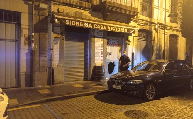 Asaltan de madrugada un negocio hostelero en el centro de Siero