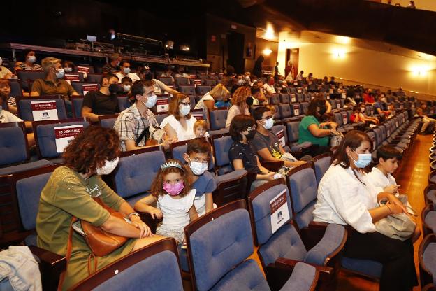 Los niños toman el Auditorio para conocer a Freddie Mercury en su «primer concierto»