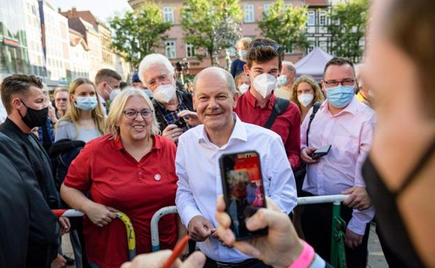 El candidato socialdemócrata tiende la mano a los verdes para gobernar Alemania