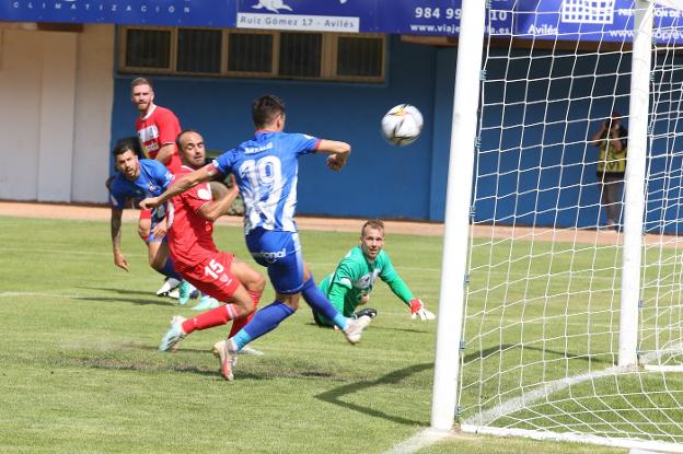 El Real Avilés impone su pegada (2-1)