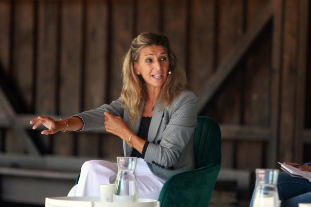 Yolanda Díaz apuesta por reforzar la industria asturiana y hacerla más sostenible con los fondos europeos