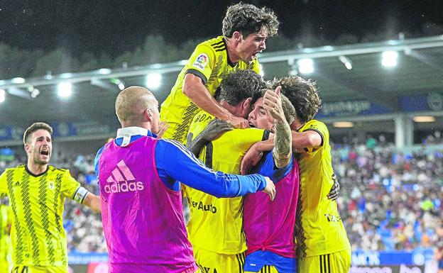 El Real Oviedo cambia y despeja dudas (1-2)