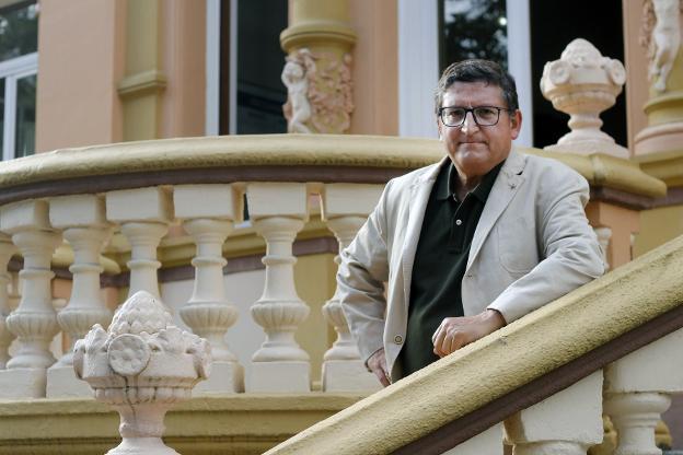 «Toles llingües tan feches de los mesmos materiales y tienen les mesmes capacidaes»