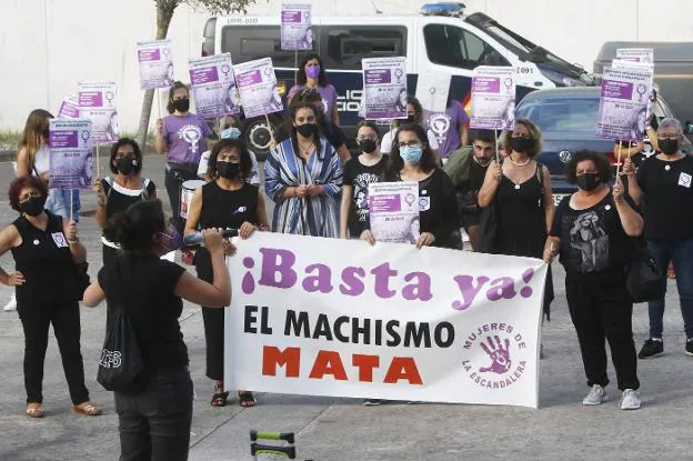 El Supremo revisa la condena del asesinato de Paz Borrego entre protestas feministas