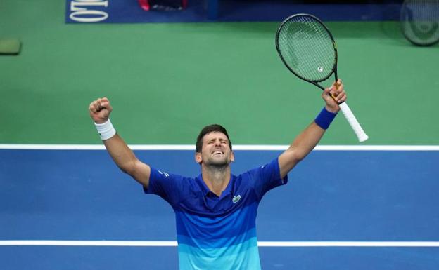 Djokovic, a tres victorias de la gloria