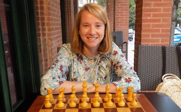 La maestra Lucía Fidalgo pone en marcha una escuela de ajedrez