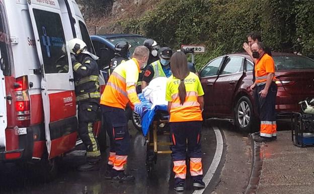 Un doble accidente de tráfico en Trasona se salda con dos heridos