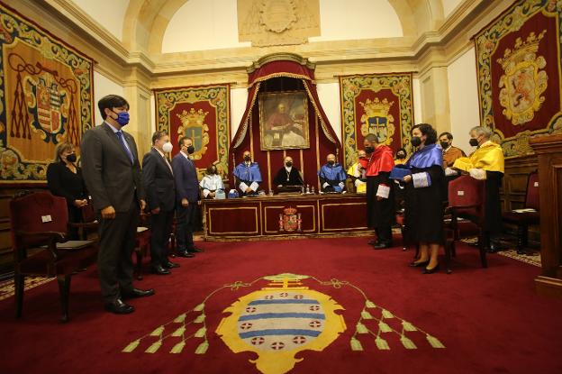 El rector llama al «rearme emocional» para «liderar la transformación regional»