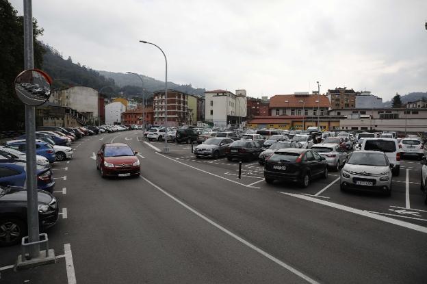 «Utilizan las plazas de Oñón como si fueran cocheras sin techo»