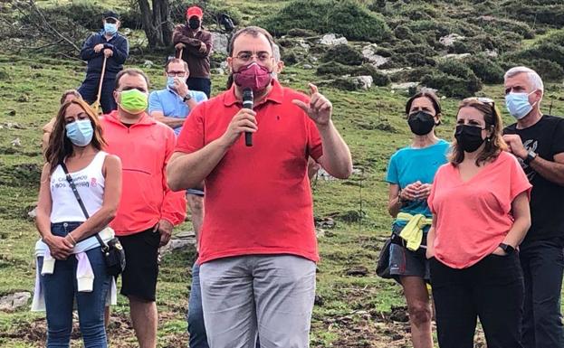 Adrián Barbón anuncia su candidatura a la reelección como secretario general de la FSA