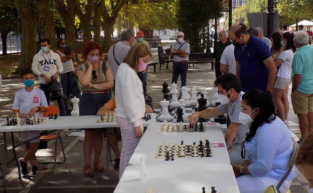El Paseo de Begoña se llenó de ajedrez