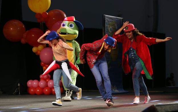 Una carrera con Drilo y Los tres cerditos