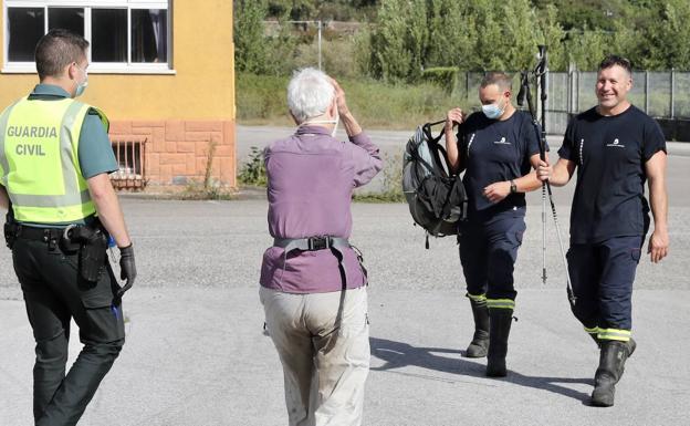 Evacúan en helicóptero a una peregrina que se quedó enriscada en un talud a más de 35 metros