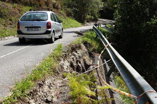 «Tenemos miedo de que la carretera de La Borbolla no aguante este invierno»