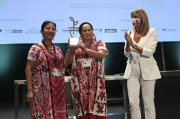 FéminAs entrega a las cocineras mexicanas de Oaxaca el premio 'Guardianas de la Tradición'