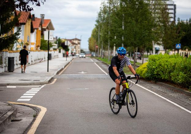 Lugones exhibe sus carriles-bici en la Semana de la Movilidad