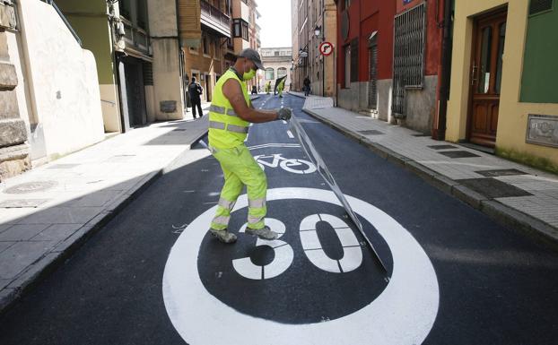 Las calles de Gijón por las que se podrá circular a un máximo de 50 kilómetros por hora