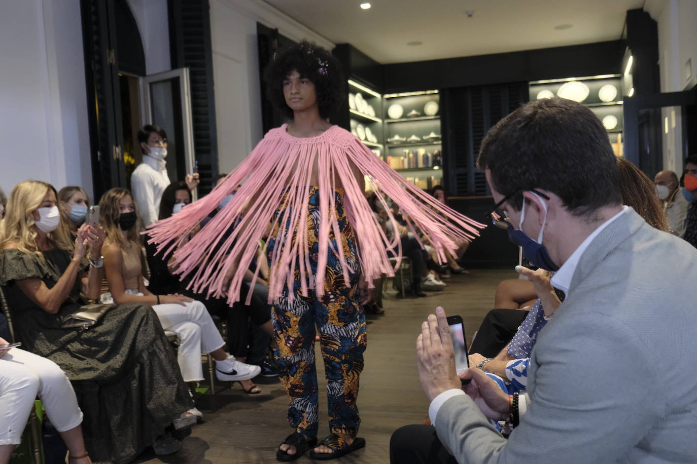 María Lafuente, color, flores y solidaridad en la Fashion Week