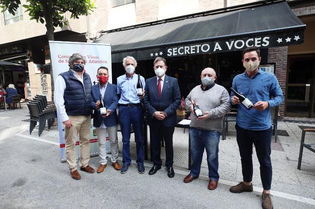 La SOF repartirá 2.000 bollos y botellas de vino