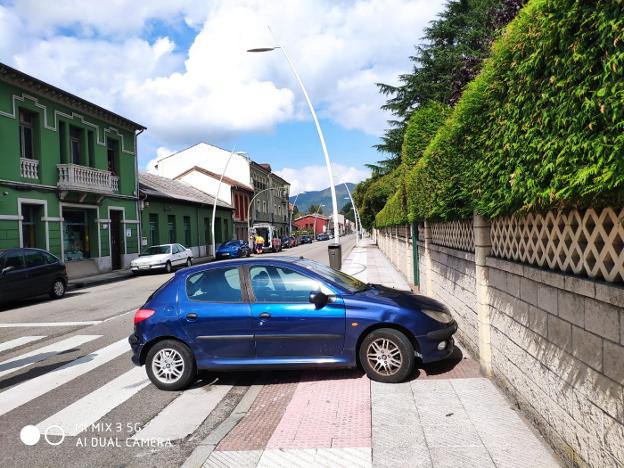 Un herido leve en un accidente en La Felguera