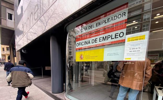 El importante aviso del SEPE a los mayores de 52 para cobrar el subsidio por desempleo