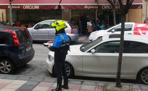 La multa por 'olvidarte' del coche que puede costarte hasta 1.500 euros