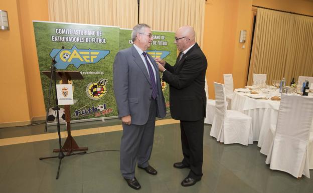 José Ramón Lobo formaliza su candidatura a la presidencia de la Federación Asturiana de Fútbol