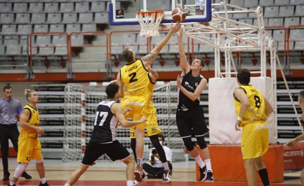 El Círculo da guerra al Unicaja Oviedo (65-71)