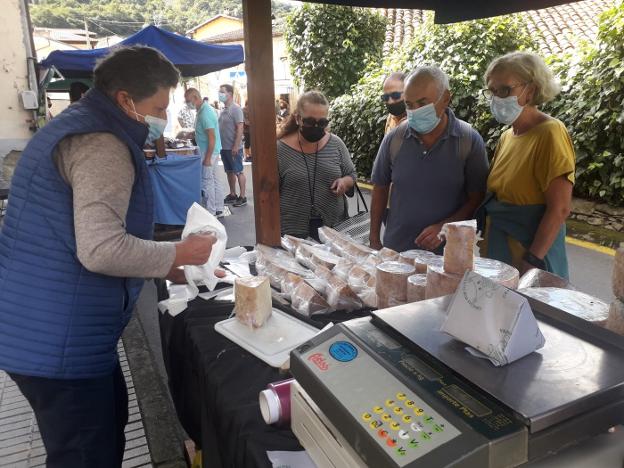 Panes se reivindica como capital del queso y la artesanía de los Picos de Europa