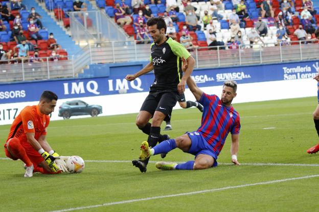 Al Sporting le bajan las defensas (3-2)