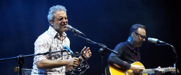 El dúo acústico de M-Clan ofrece al Auditorio de Oviedo su versión más personal