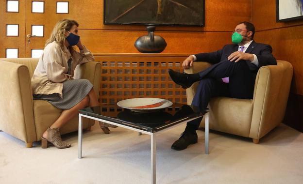 El Gobierno fija sus compromisos con Asturias: llegada del AVE en 2023, nuevas rebajas en el peaje del Huerna y avanzar en la autovía del Suroccidente