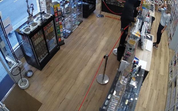 Atracan a punta de navaja una gasolinera en Tremañes y se llevan el dinero de la caja