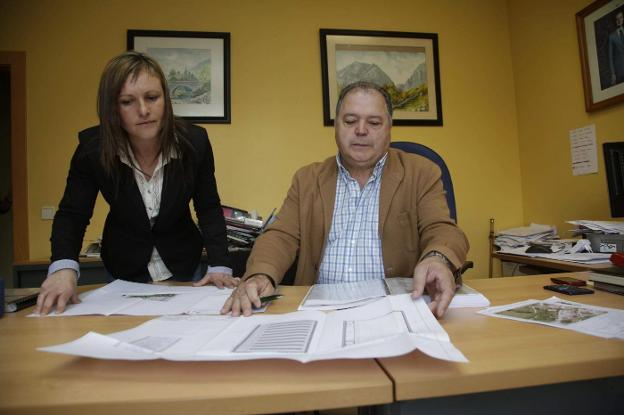 La Fiscalía pide cárcel para los exalcaldes de Ponga por cobros en kilometraje y dietas