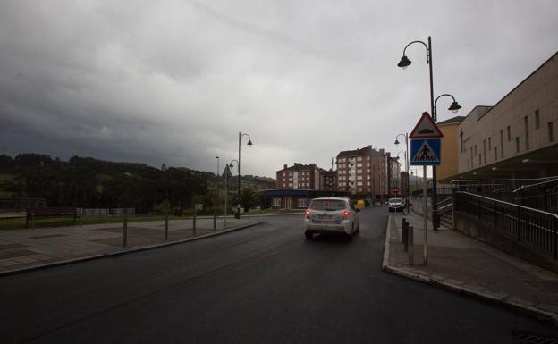 Conduce a toda velocidad por La Luz, se resiste a la detención y da positivo en cinco drogas