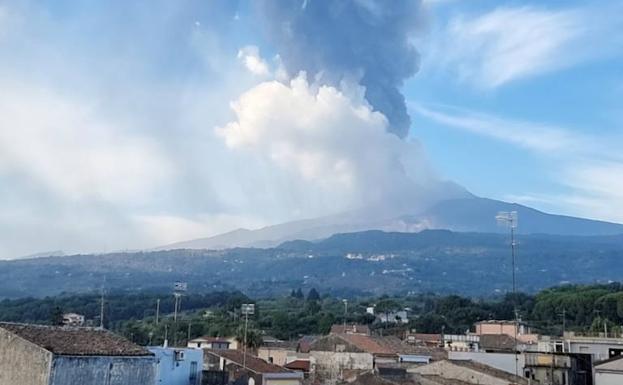 El volcán Etna vuelve a entrar en erupción