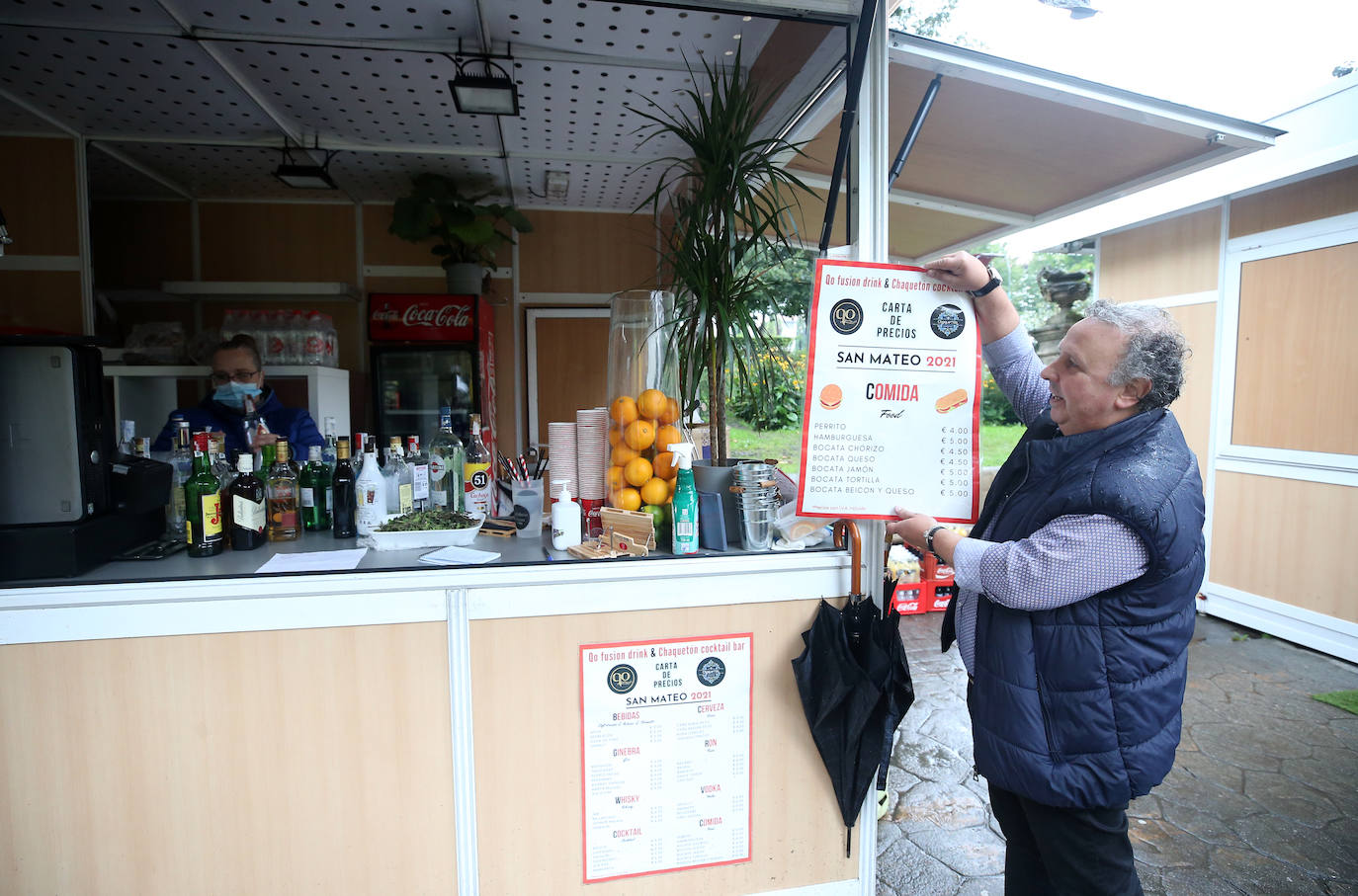 El desmontaje de las casetas marca el adiós a San Mateo