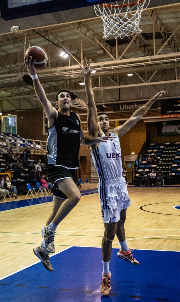 Estreno triunfal del Unicaja Oviedo ante su público (101-80)