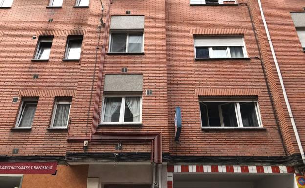 Dos heridas en el incendio de un piso en Gijón